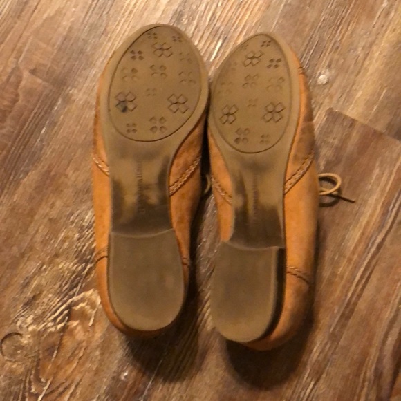 Shoes - Picture 2 of 4